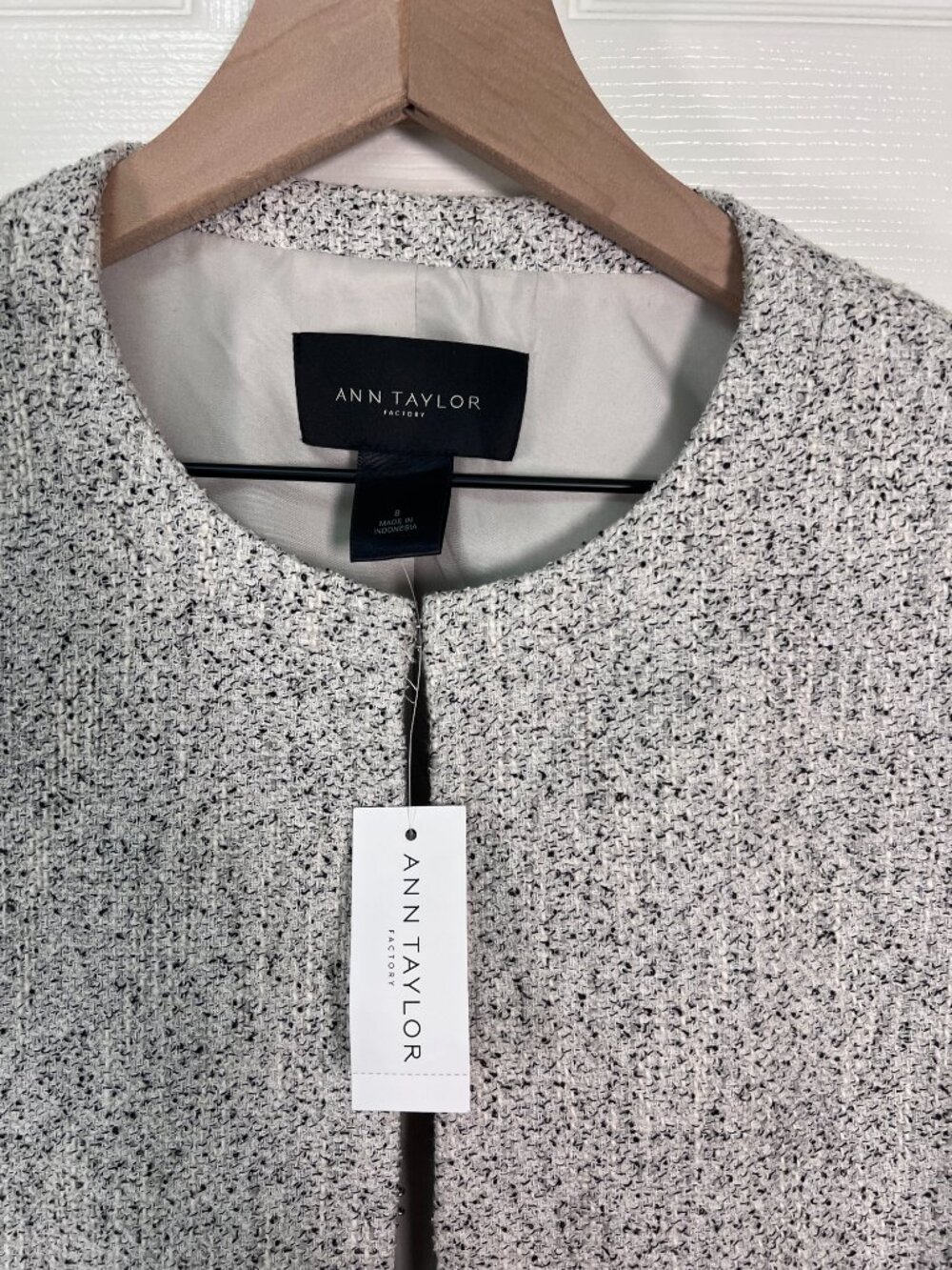 Ann Taylor Factory Tweed Texture Peplum Jacket Black/Grey Jacket Size 8 NWT - Picture 3 of 8